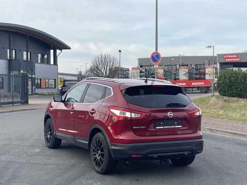 Nissan Qashqai 1.2 DIG-T N-Connecta + Pano + AHK