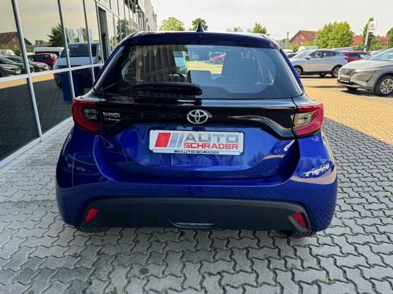 Toyota Yaris 1.5 VVT-iE Club + Rückfahrk. / Navi